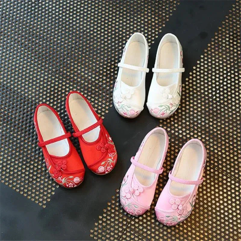 2024 New Retro Silk  Girls' Cloth Shoes Manual Flower Embroidered Chinese Style Girls Casual Shoes National Wind Dance Shoes