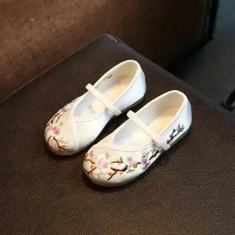 2024 New Retro Silk  Girls' Cloth Shoes Manual Flower Embroidered Chinese Style Girls Casual Shoes National Wind Dance Shoes