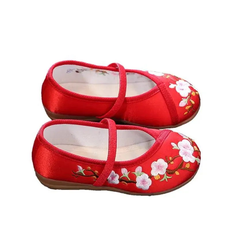 2024 New Retro Silk  Girls' Cloth Shoes Manual Flower Embroidered Chinese Style Girls Casual Shoes National Wind Dance Shoes