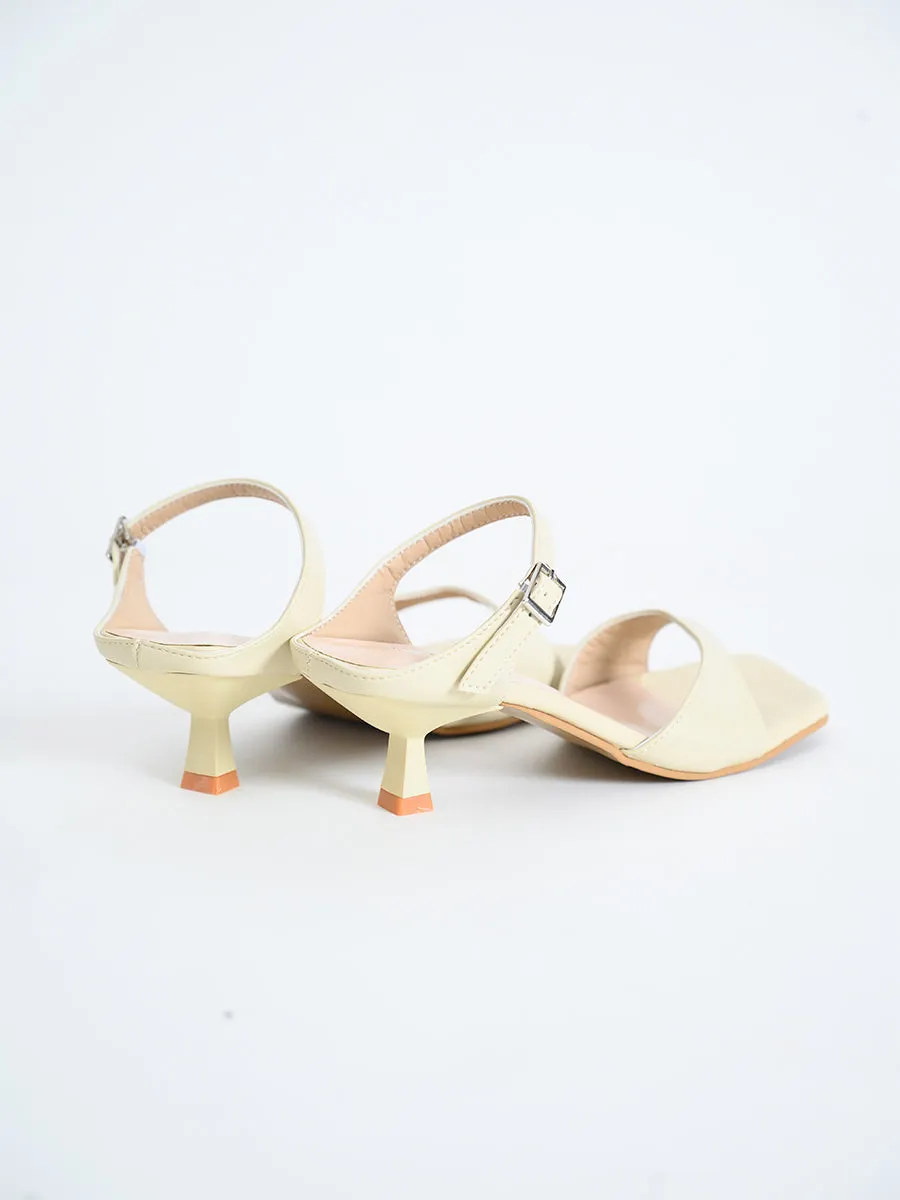 BASIC Ricoa Buckle Heels