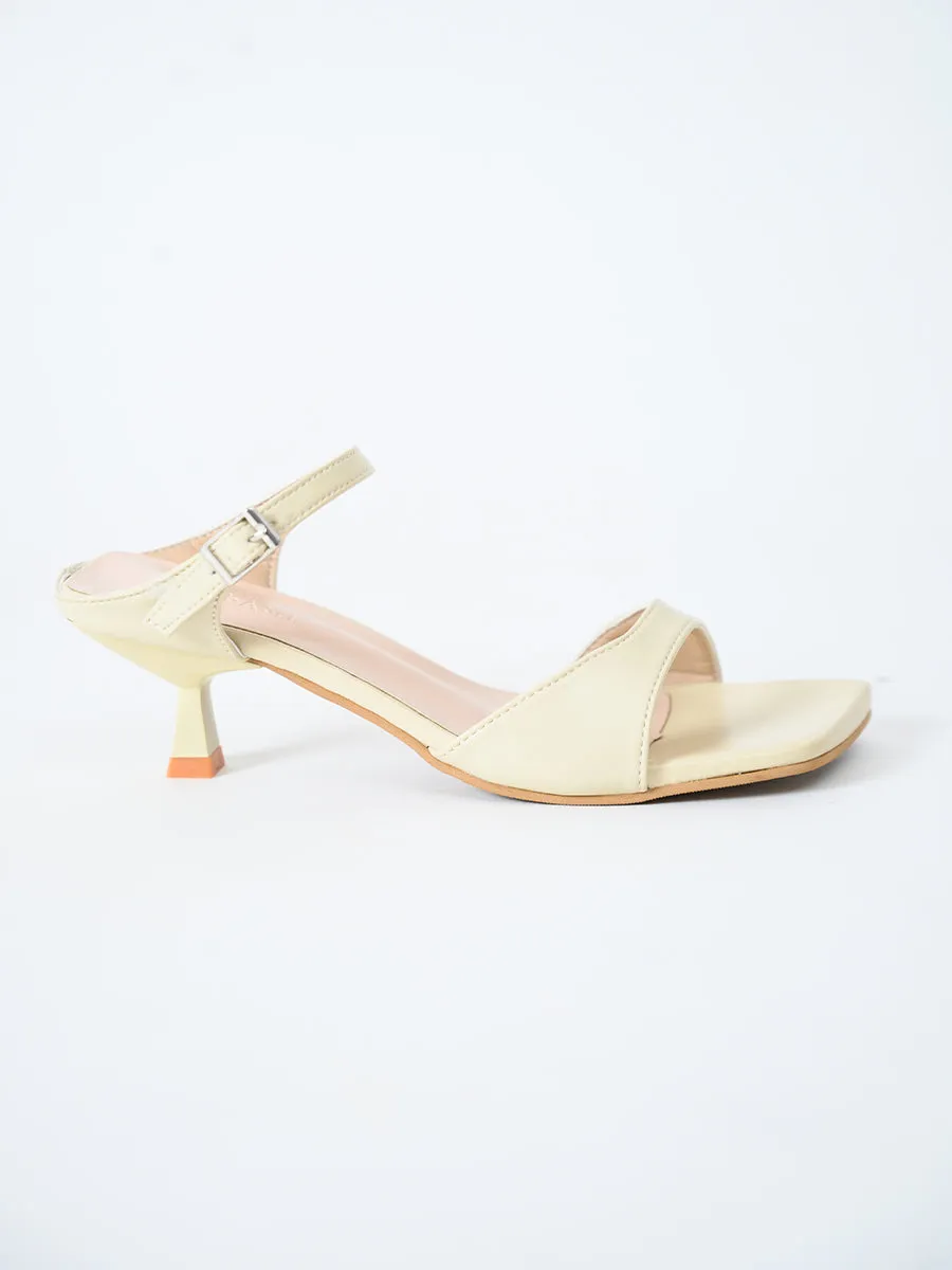 BASIC Ricoa Buckle Heels