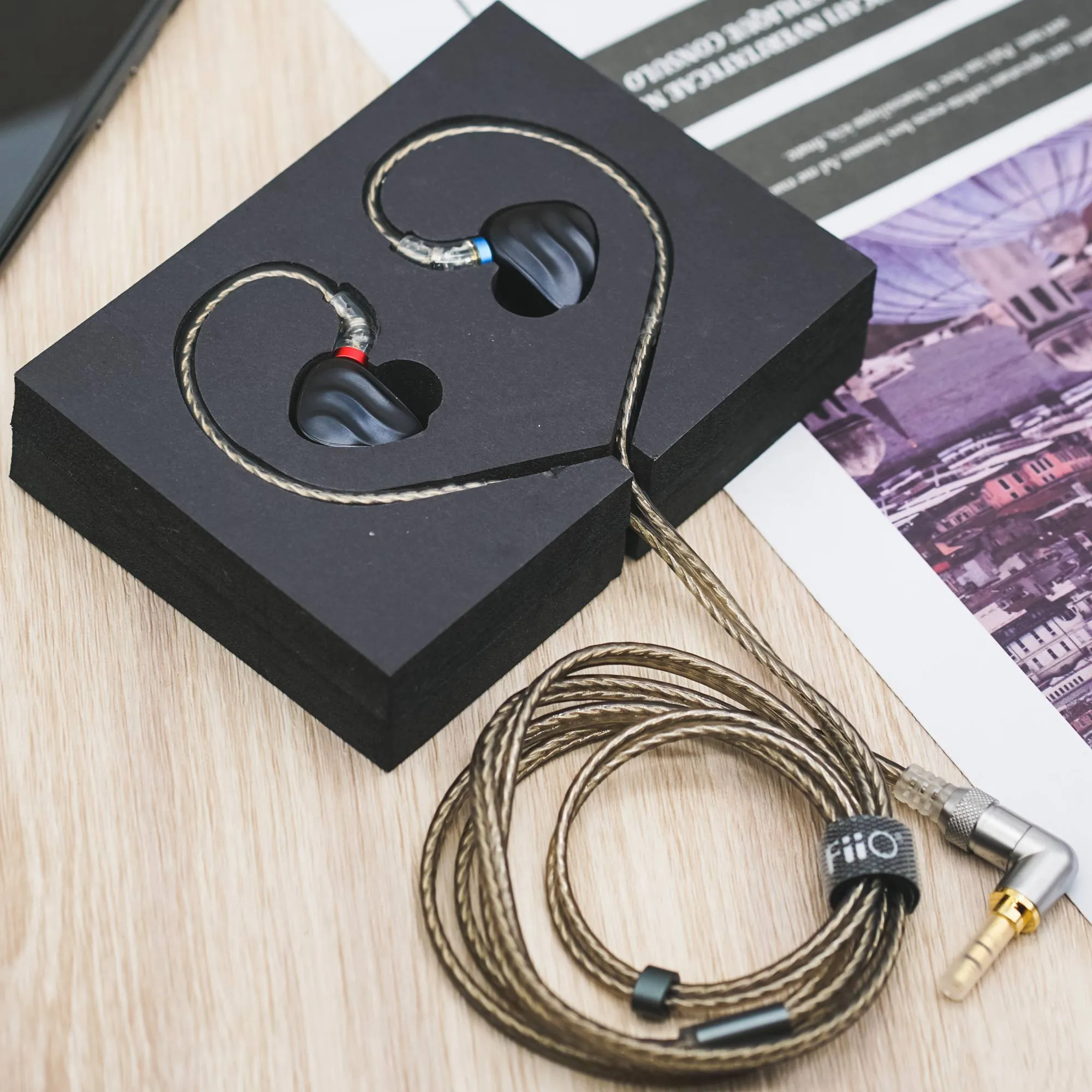 FiiO FH3 Beryllium-Plated DD  Knowles BAs IEMs