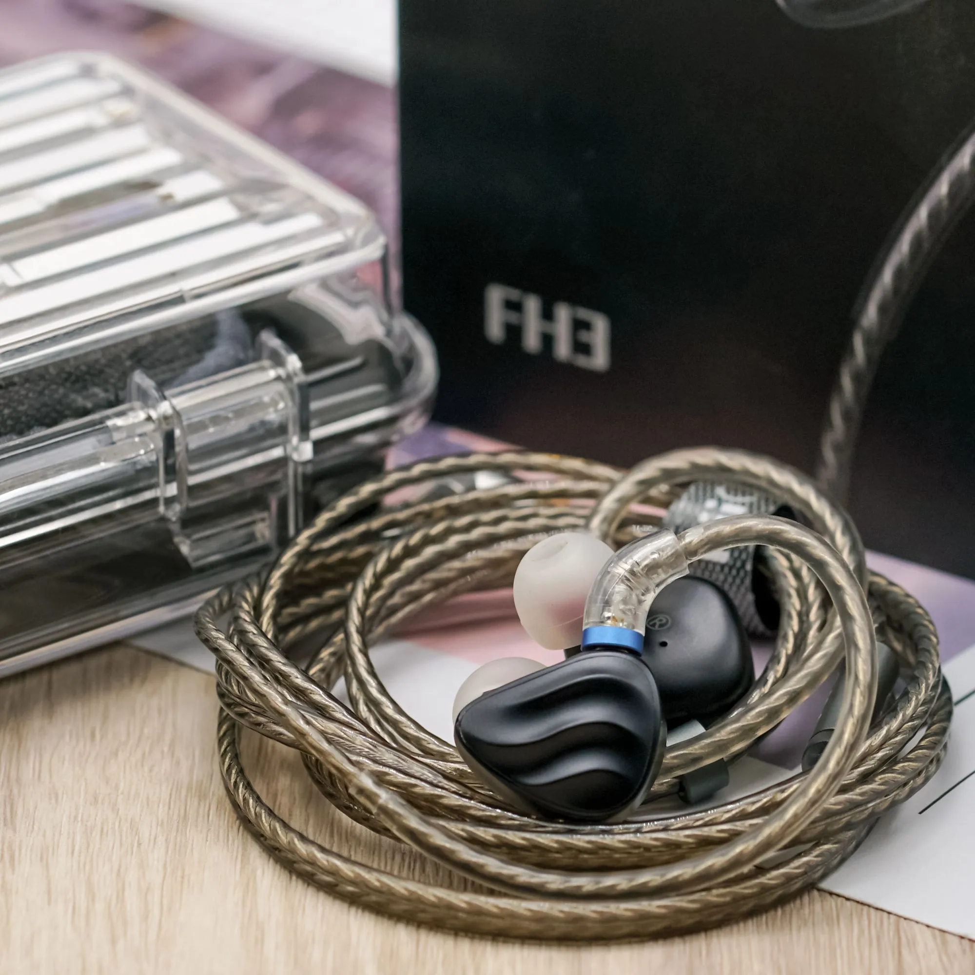 FiiO FH3 Beryllium-Plated DD  Knowles BAs IEMs