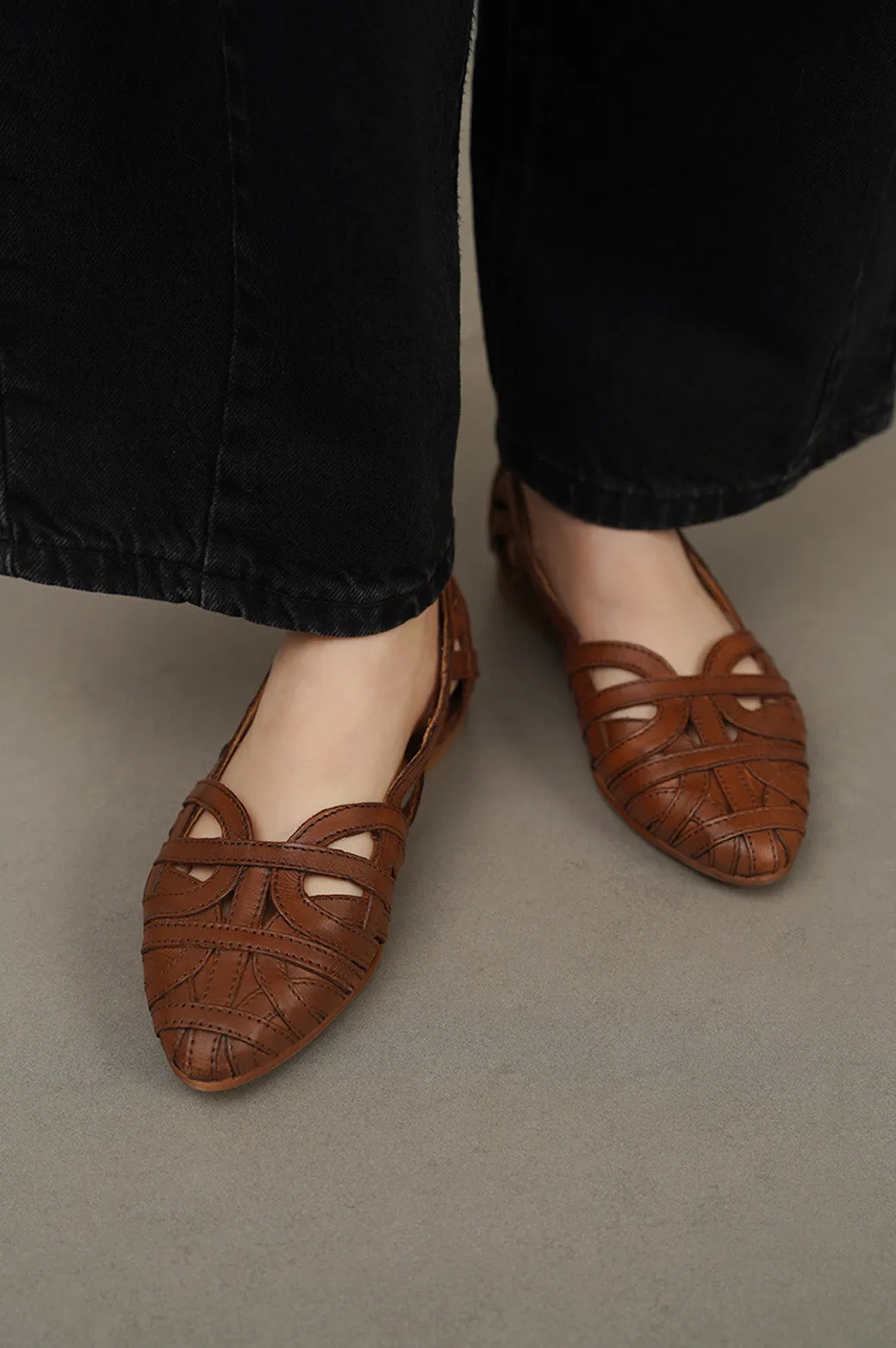 LEATHER WOVEN PUMPS