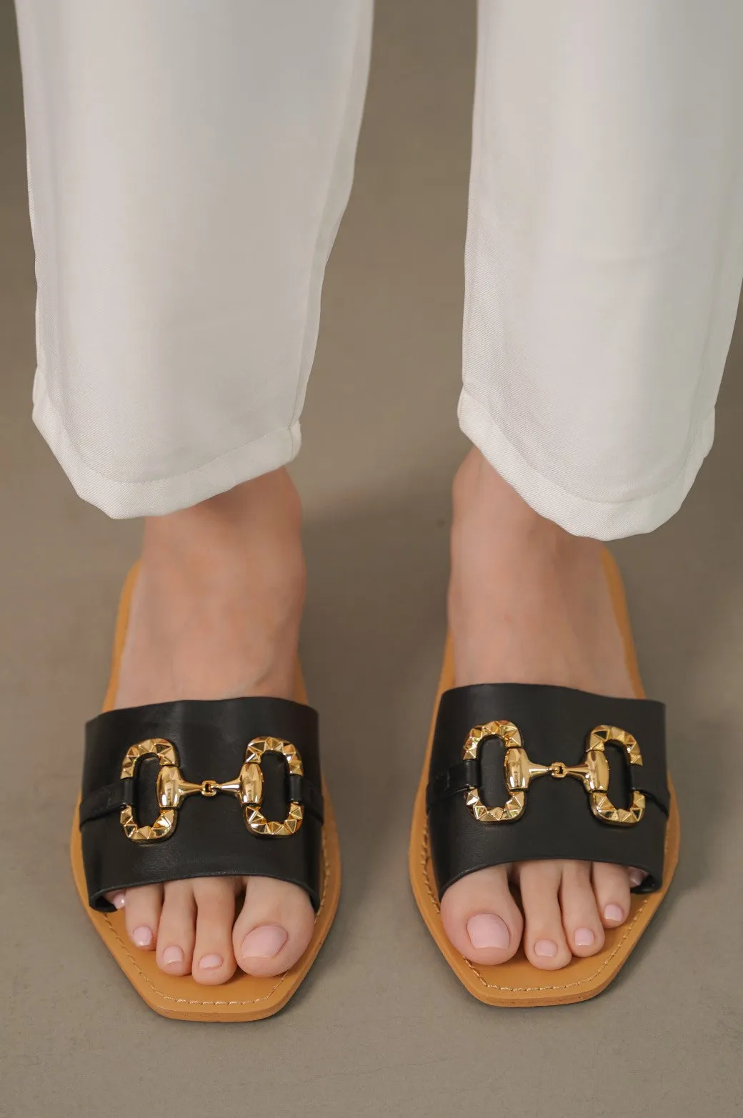 ROCKSTUD BUCKLE SLIDES