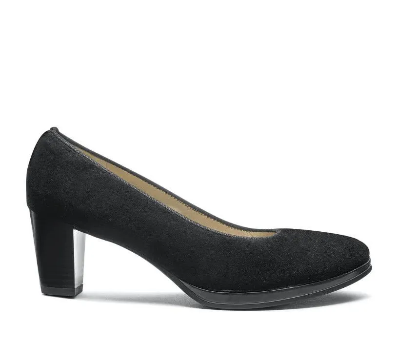 The Low Platform Comfort Pump in Black